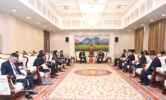 Laos attaches highest priority to strengthening ties with Vietnam